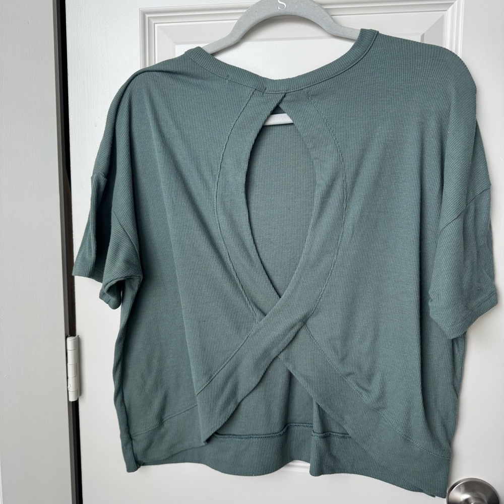 American Eagle green ribbed activewear top with open backside size small - Picture 3 of 7